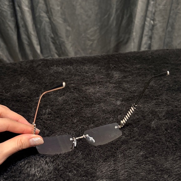 Stylish Silver Rimless Sunglasses - Picture 5 of 5